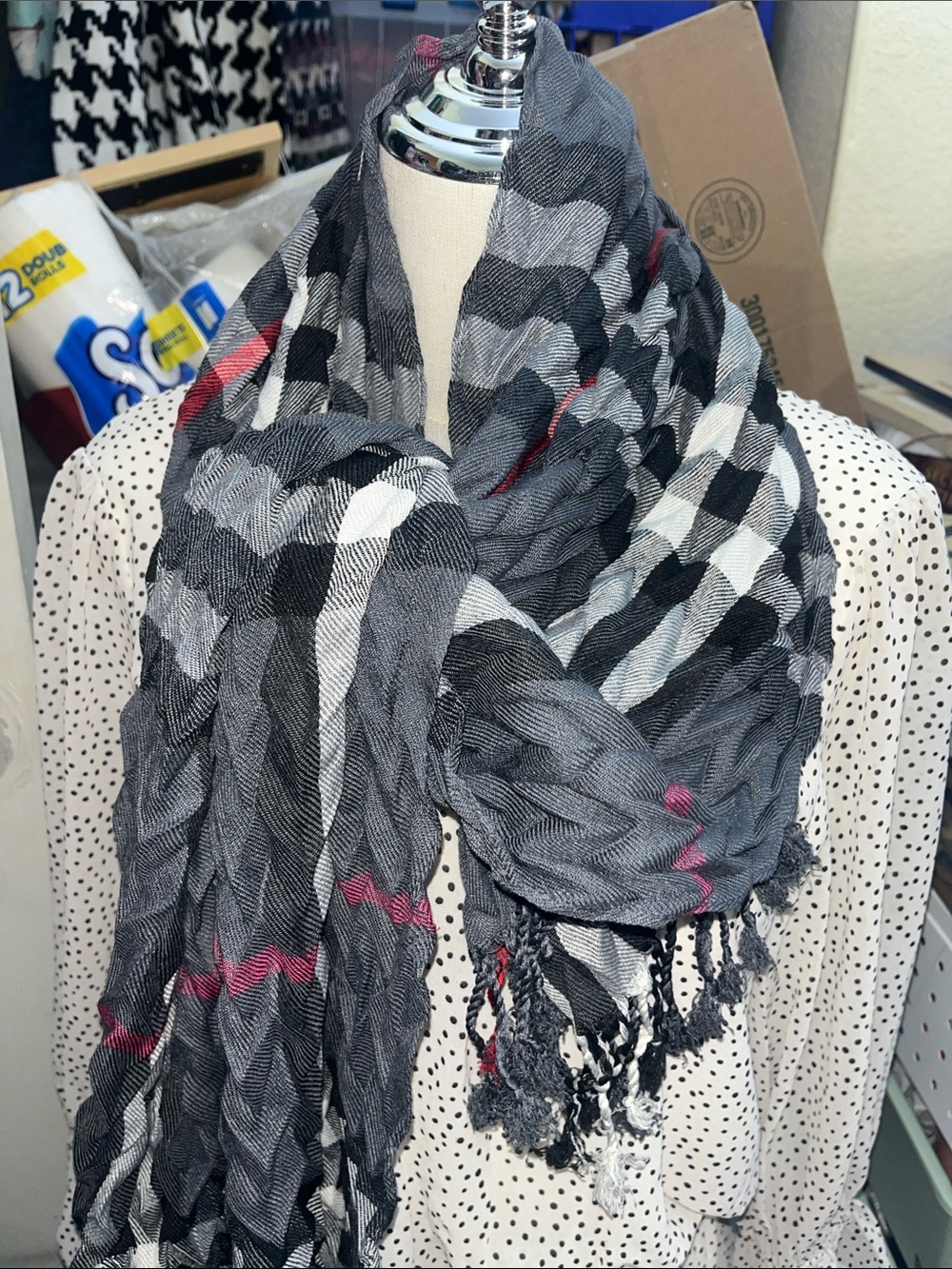 Gray Plaid Crinkled Pattern Lightweight Fringe Scarf - Women Accessories S222
